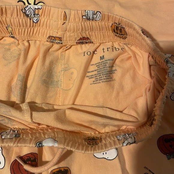 Snoopy Haloween pajamas - Picture 3 of 3